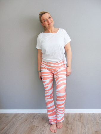 Hose HYGGE ohne Taschen mit weitem Bein, ohne Bündchen mit PIECES Pulli als Shirt