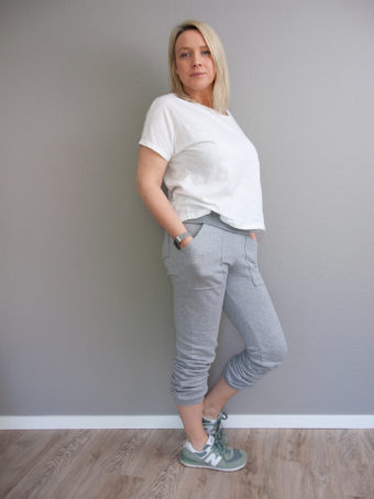 Hose HYGGE mit weiten Bein und Bündchen und PIECES Pulli als Shirt im Set