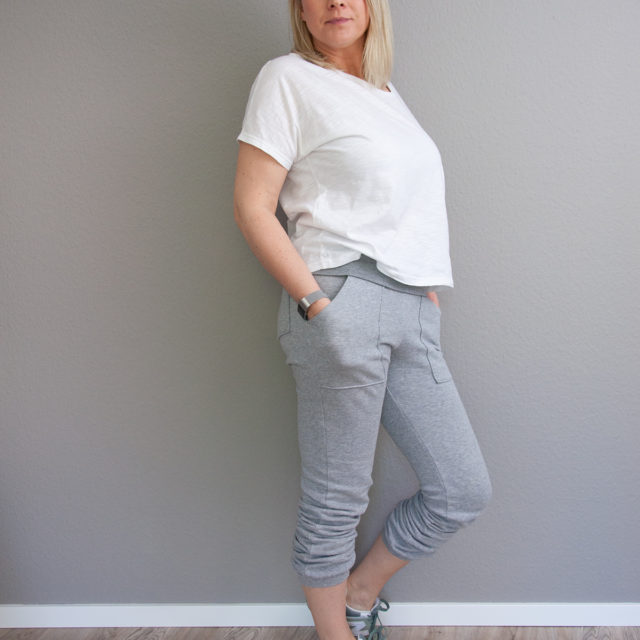 Hose HYGGE mit weiten Bein und Bündchen und PIECES Pulli als Shirt im Set