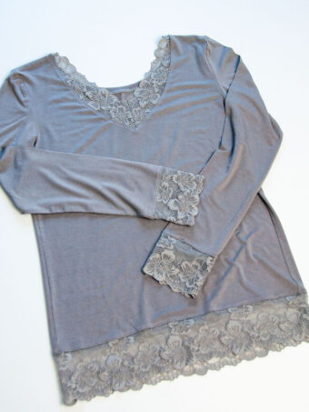 LACE-Top mit langem Arm und Spitze an allen Säumen